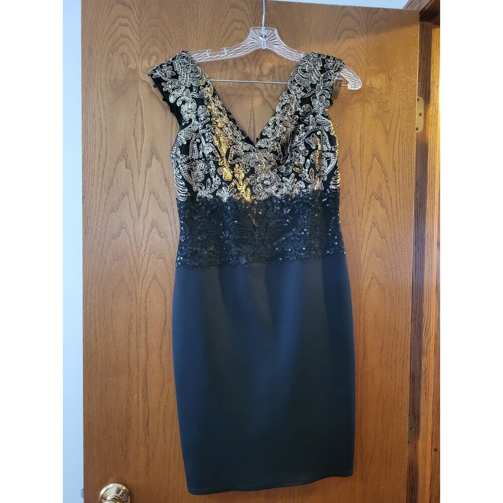 Tadashi Shoji Petites Size 8 Black and Gold Short Sequin Special Occasion Dress